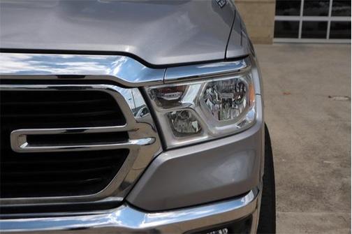 Photo 3 of 27 of 2019 RAM 1500 Big Horn