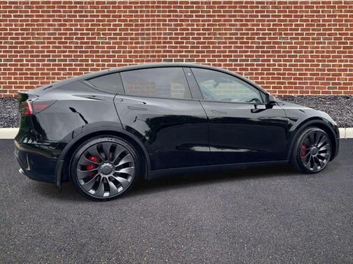 Black 2022 Tesla Model Y Performance