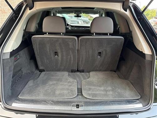 2023 Audi Q7 45 Premium