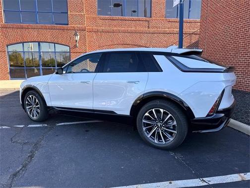 2025 Cadillac LYRIQ Sport