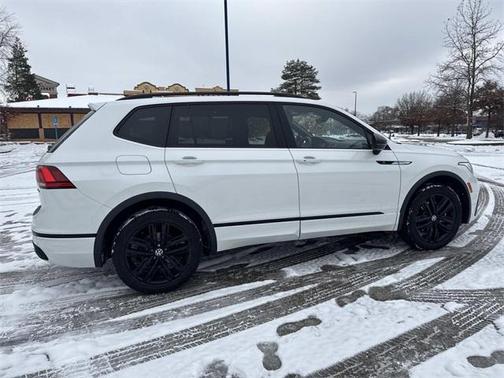 2022 Volkswagen Tiguan 2.0T SE R-Line Black