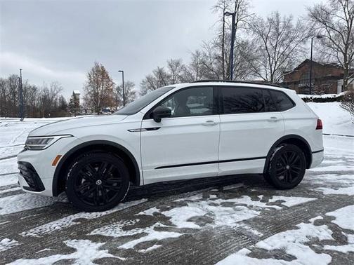 2022 Volkswagen Tiguan 2.0T SE R-Line Black