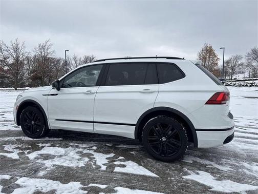 2022 Volkswagen Tiguan 2.0T SE R-Line Black