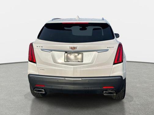 Crystal White Tri-Coat 2025 Cadillac XT5 Luxury