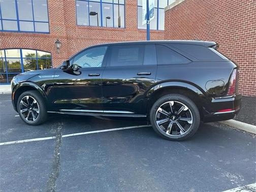 2025 Cadillac Escalade IQ Sport 2