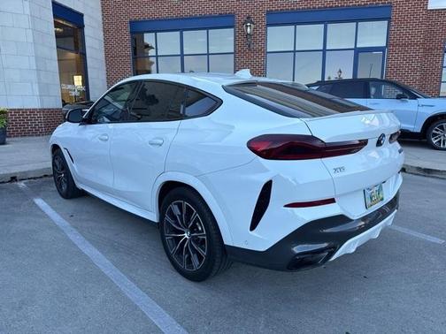 2023 BMW X6 M50i