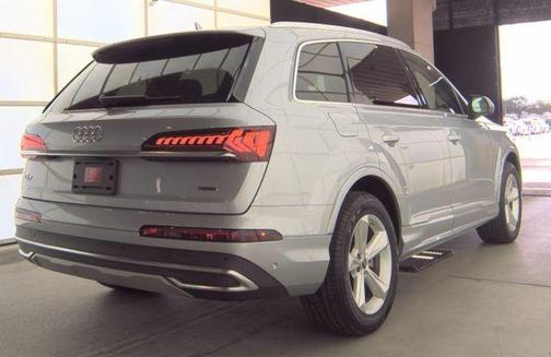 Florett Silver Metallic 2022 Audi Q7 45 Premium