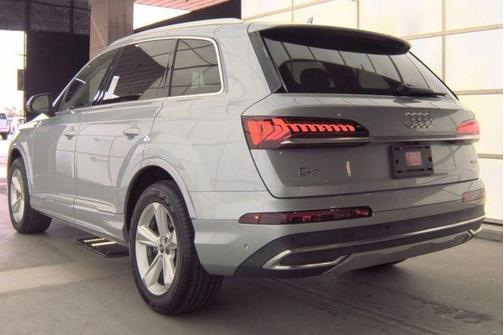 Florett Silver Metallic 2022 Audi Q7 45 Premium