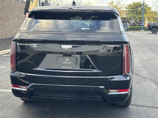 2025 Cadillac Escalade IQ Sport 2