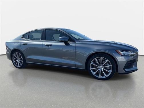 2019 Volvo S60 T6 Momentum