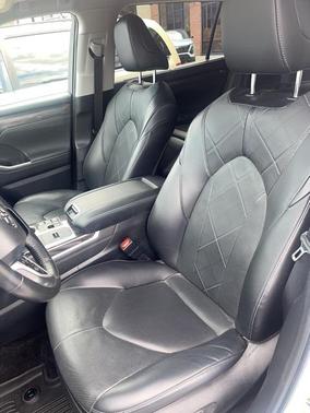 2023 Toyota Highlander Hybrid Platinum