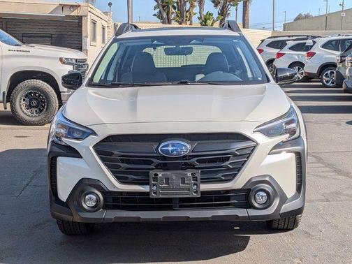 Crystal White Pearl 2024 Subaru Outback Onyx Edition