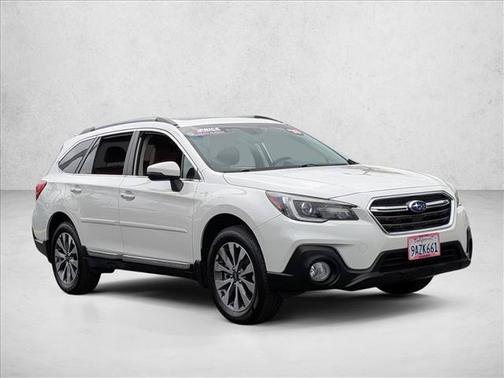 Crystal White Pearl 2018 Subaru Outback 2.5i Touring