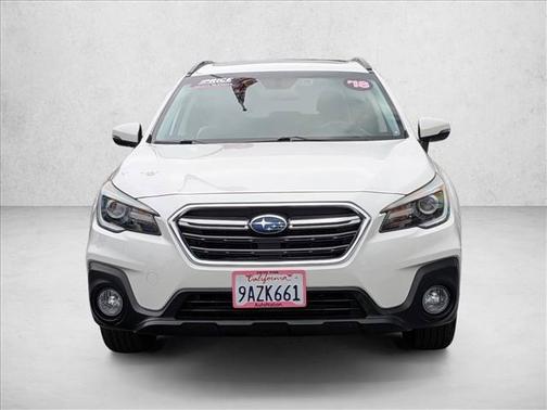 Crystal White Pearl 2018 Subaru Outback 2.5i Touring