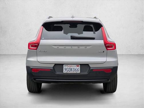 2023 Volvo XC40 B5 Plus Dark Theme