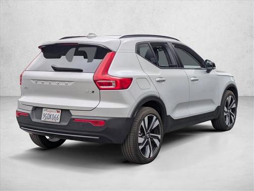2023 Volvo XC40 B5 Plus Dark Theme