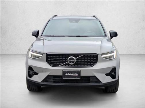 2023 Volvo XC40 B5 Plus Dark Theme