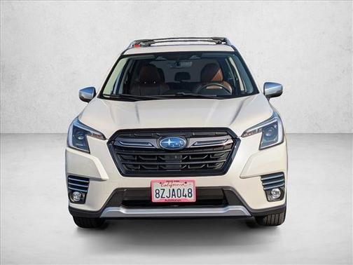 Crystal White Pearl 2022 Subaru Forester Touring