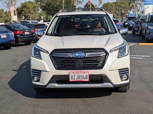 Crystal White Pearl 2022 Subaru Forester Touring