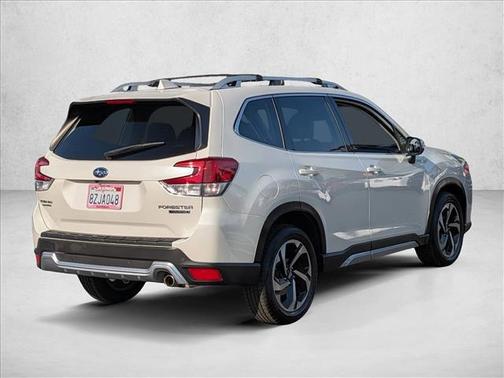 Crystal White Pearl 2022 Subaru Forester Touring