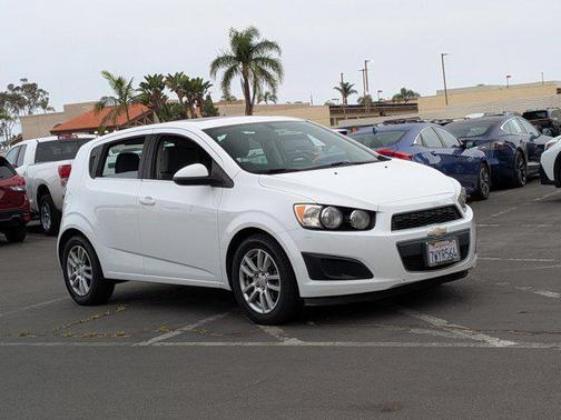 Summit White 2015 Chevrolet Sonic LT