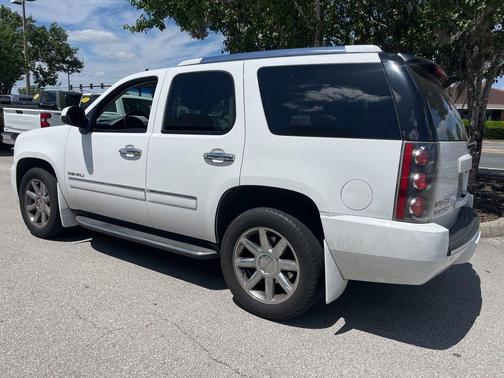 Summit White 2011 GMC Yukon Denali