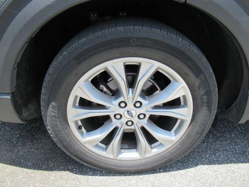 Carbonized Gray Metallic 2024 Ford Explorer XLT