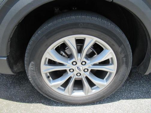 Carbonized Gray Metallic 2024 Ford Explorer XLT