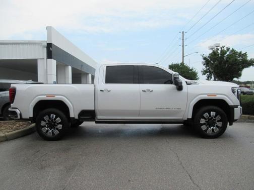 White Frost Tri-Coat 2025 GMC Sierra 2500 Denali