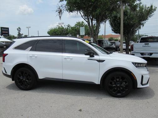White Pearl 2021 Kia Sorento SX
