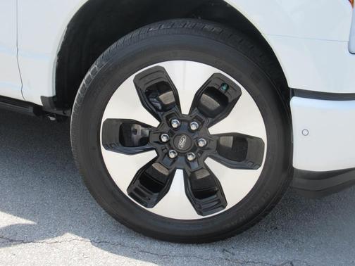 2023 Ford F-150 Lightning Platinum