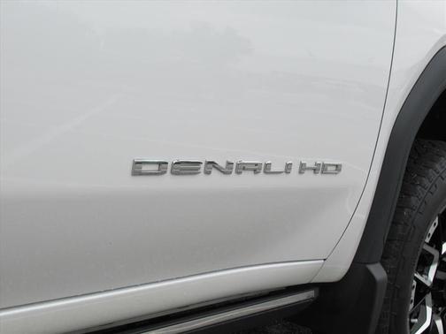 White Frost Tri-Coat 2023 GMC Sierra 2500 Denali