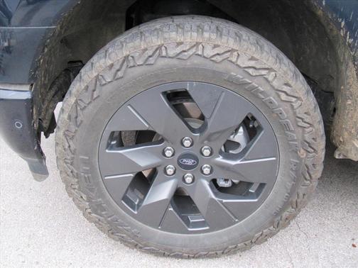 2023 Ford F-150 Lightning LARIAT