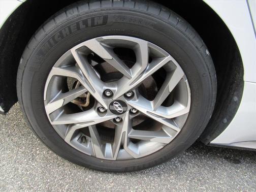 2023 Hyundai SONATA SEL