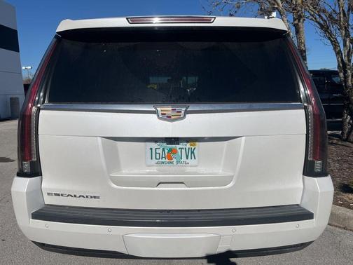 2018 Cadillac Escalade Luxury