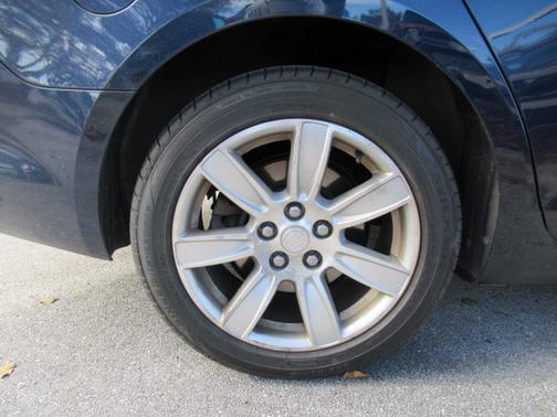 Photo 5 of 5 of 2010 Buick LaCrosse CXL