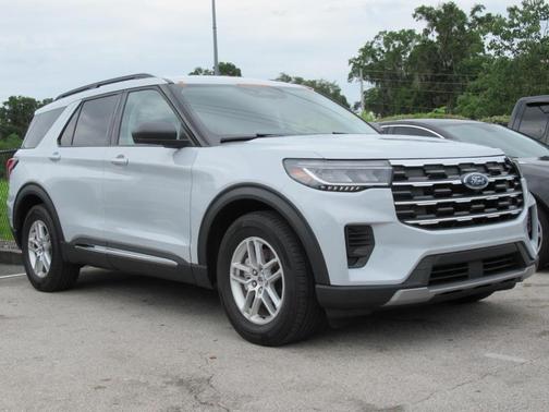 White Metallic 2025 Ford Explorer Active