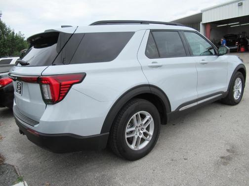White Metallic 2025 Ford Explorer Active