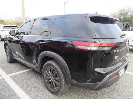 2022 Nissan Pathfinder S