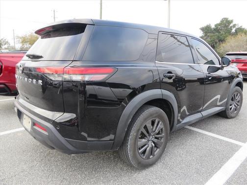 2022 Nissan Pathfinder S