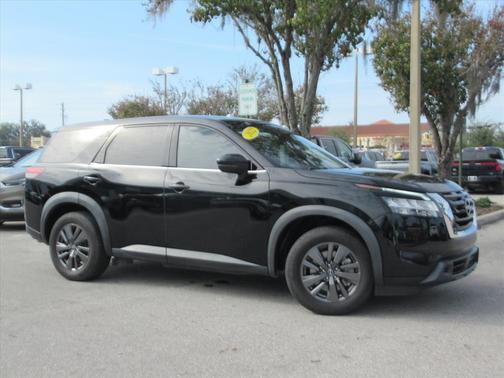 2022 Nissan Pathfinder S