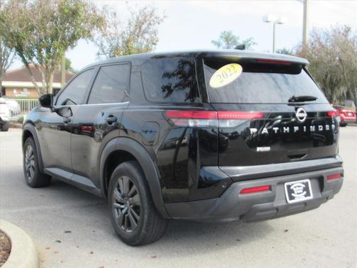 2022 Nissan Pathfinder S
