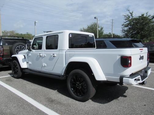2022 Jeep Gladiator Overland