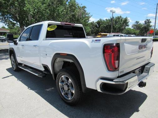 Summit White 2025 GMC Sierra 2500 SLE