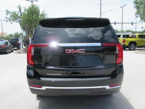 2025 GMC Yukon Elevation