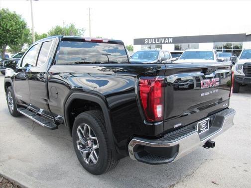 Onyx Black 2026 GMC Sierra 1500 SLE