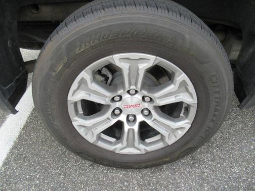 Summit White 2024 GMC Sierra 1500 SLT