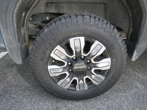Metallic 2024 GMC Sierra 2500 Denali