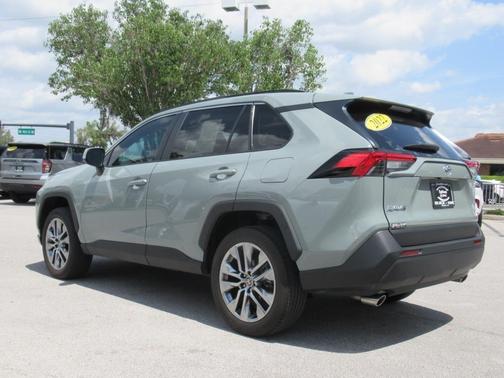 2022 Toyota RAV4 XLE Premium