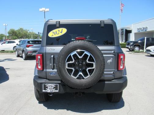 2024 Ford Bronco Outer Banks